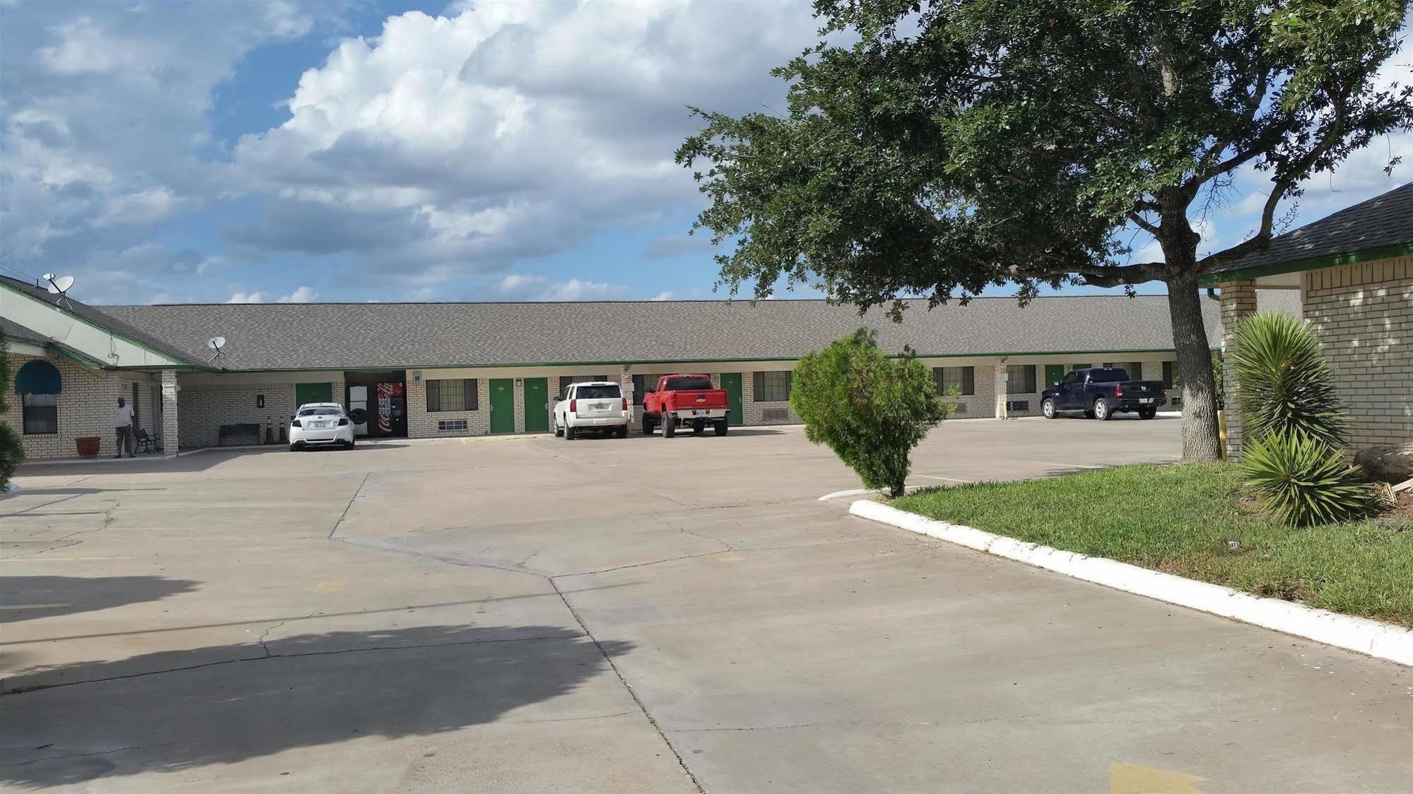 Garden Inn & Suites Hebbronville エクステリア 写真