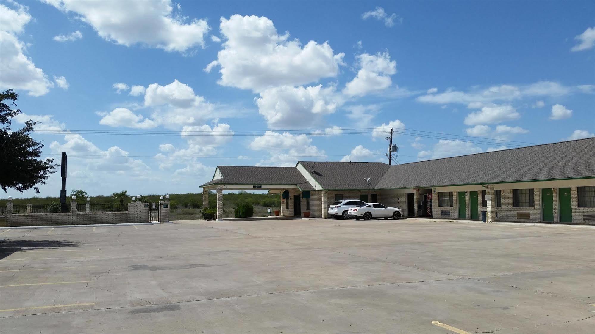 Garden Inn & Suites Hebbronville エクステリア 写真